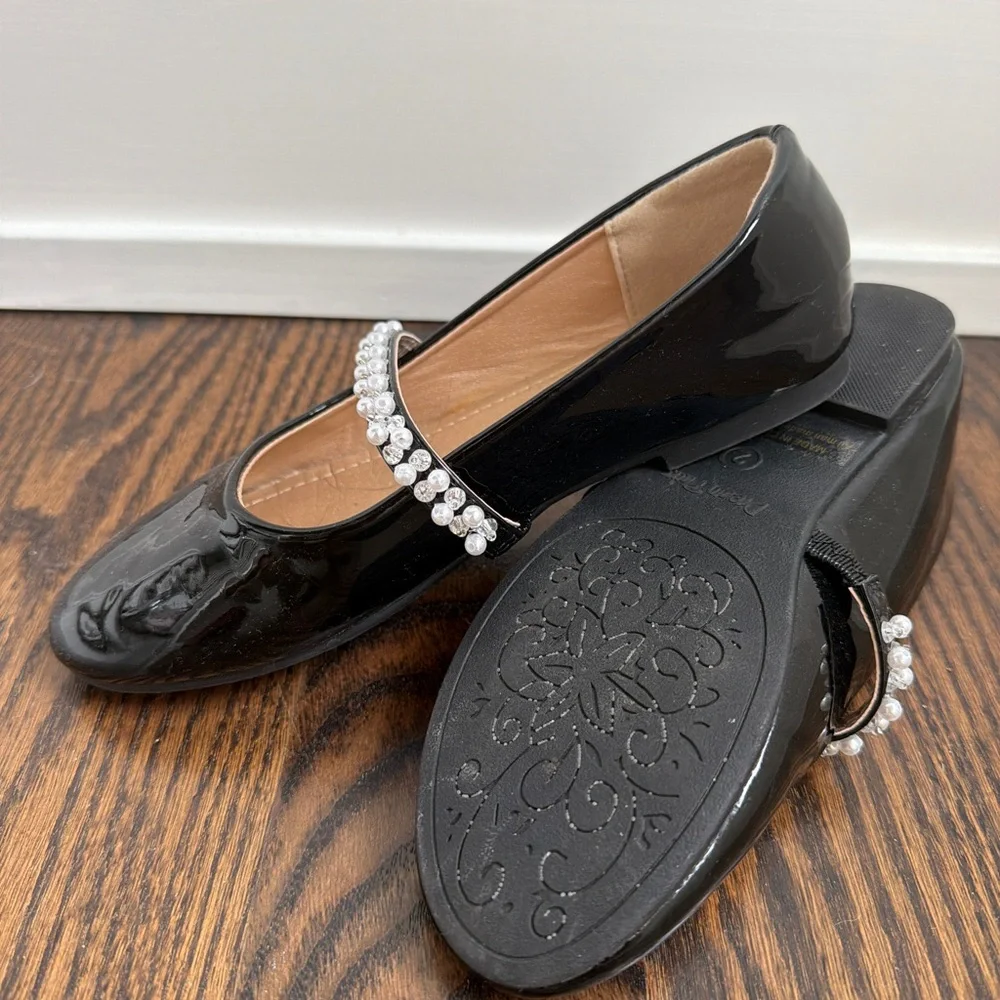 Dream Pairs Black Patent Mary Jane Flats with Pearl and Rhinestone Strap